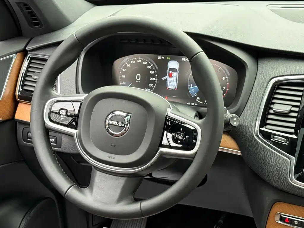 Volvo XC90 — миниатюра 24
