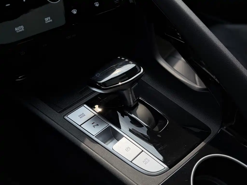 Hyundai Elantra — миниатюра 12