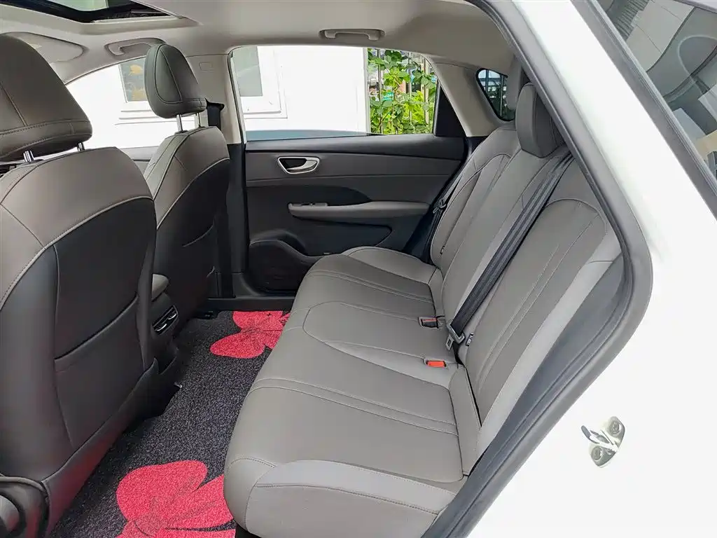 Roewe D6 2025 450km