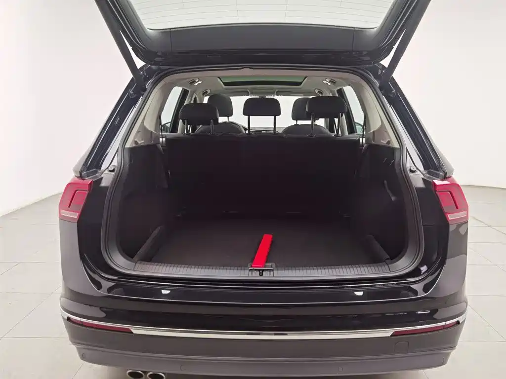 Volkswagen Tiguan L — миниатюра 16