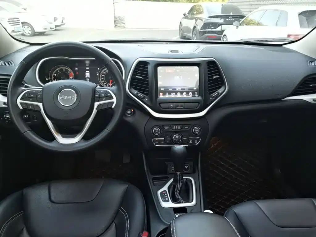 Jeep Cherokee — миниатюра 10