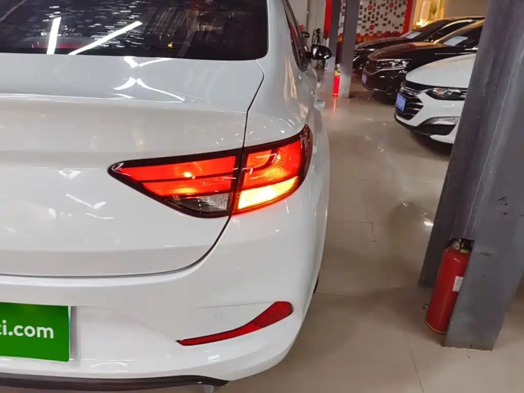 Hyundai Elantra — миниатюра 8