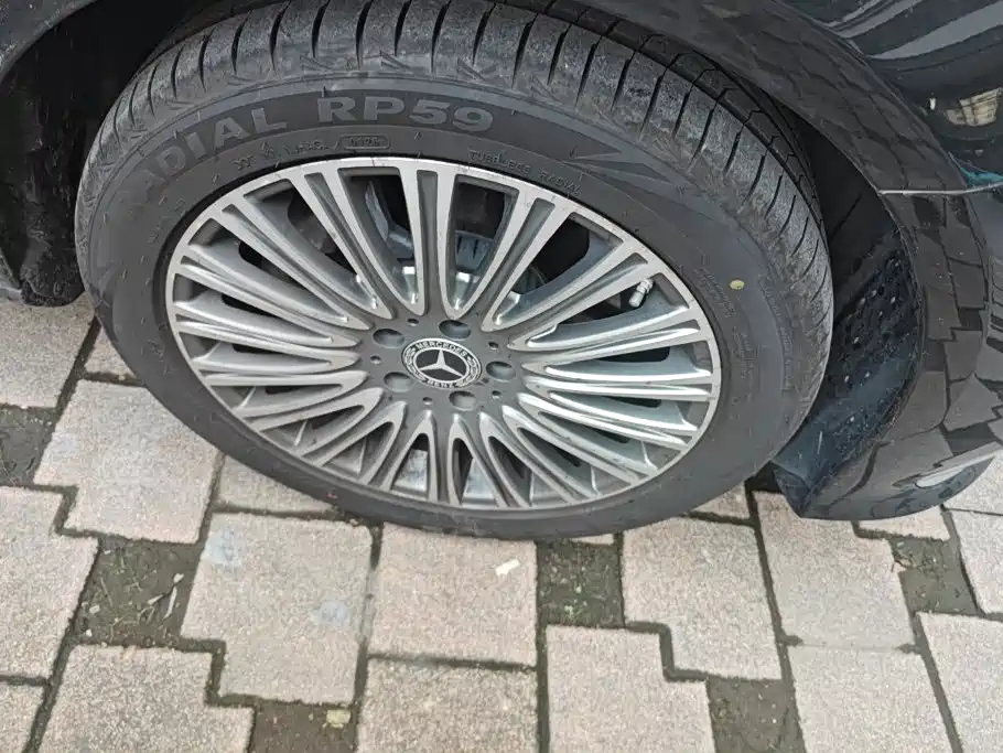 Mercedes-Benz E-Class — миниатюра 6