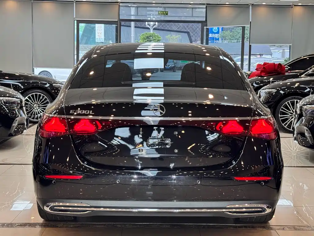 Mercedes-Benz E-Class — миниатюра 4