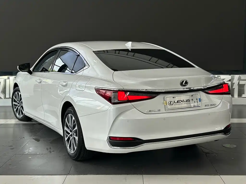 Lexus ES — миниатюра 6