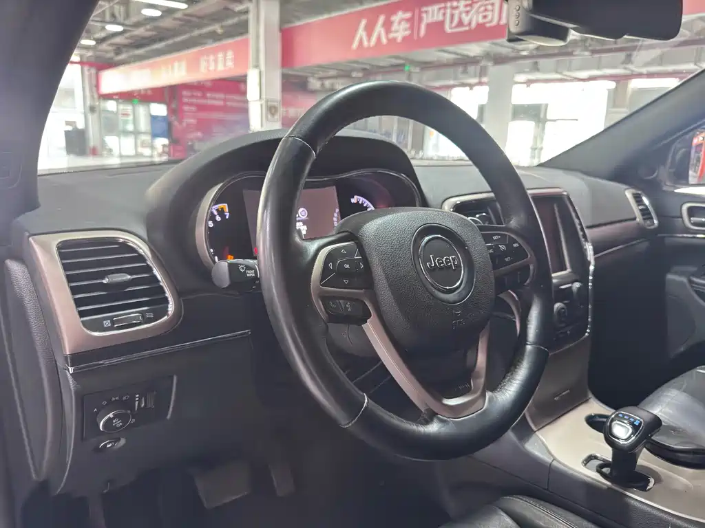 Jeep Grand Cherokee (Import) — миниатюра 15