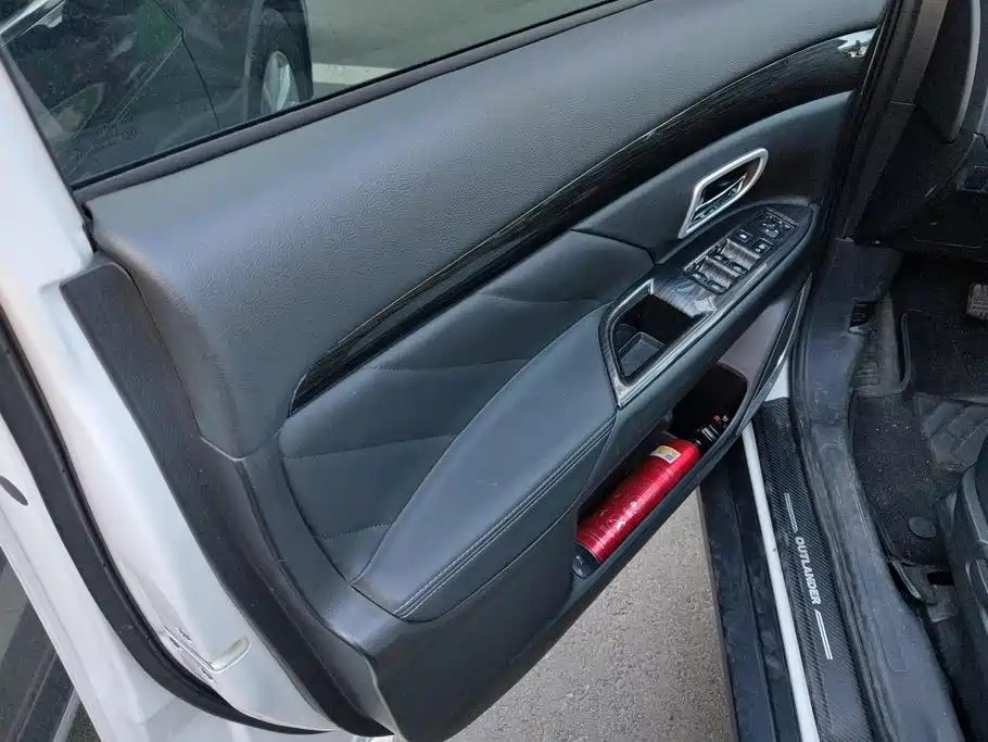 Mitsubishi Outlander — миниатюра 7