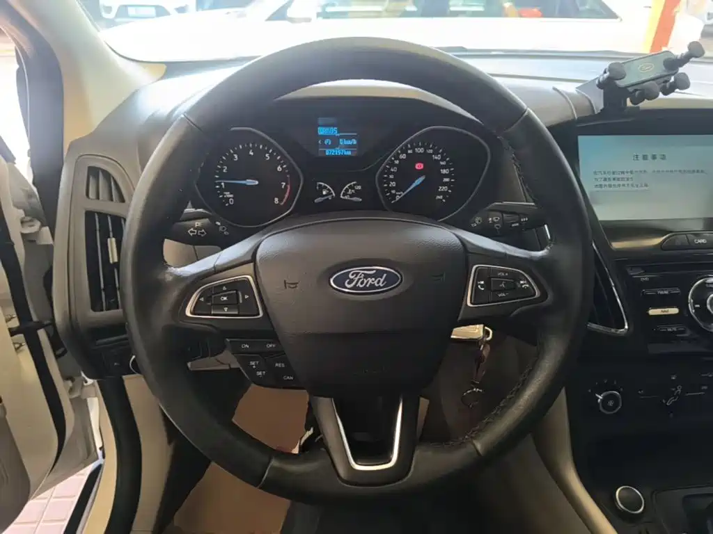 Ford Focus — миниатюра 11