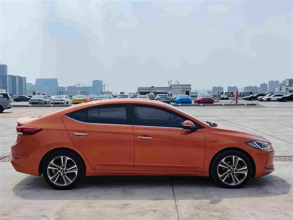 Hyundai Elantra — миниатюра 3