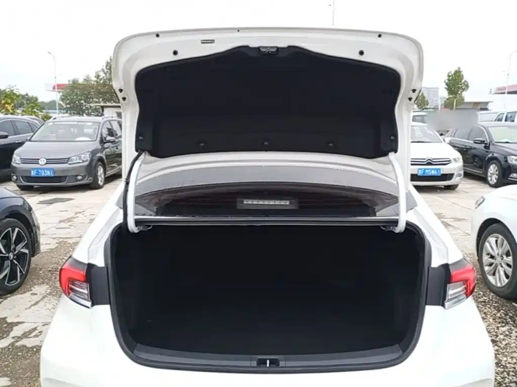 Toyota Corolla — миниатюра 19