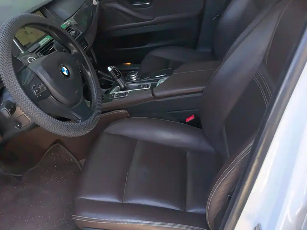 BMW 5 Series — миниатюра 13