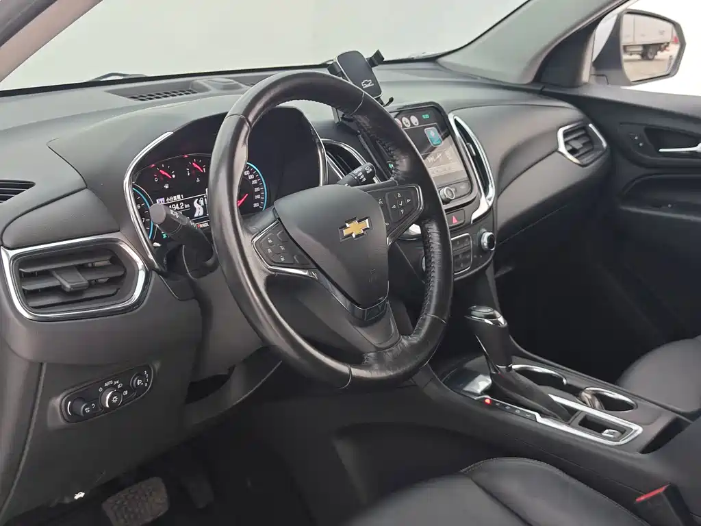 Chevrolet Equinox — миниатюра 24