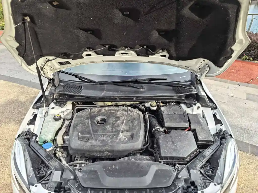 Volvo V40 — миниатюра 6