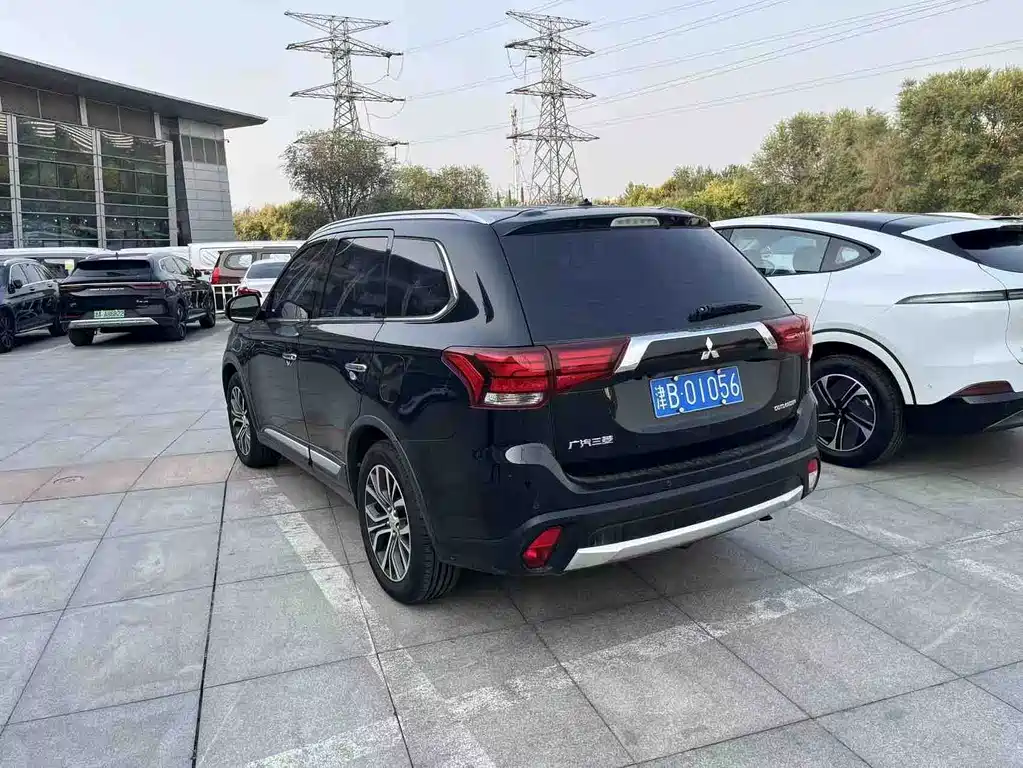Mitsubishi Outlander — миниатюра 5