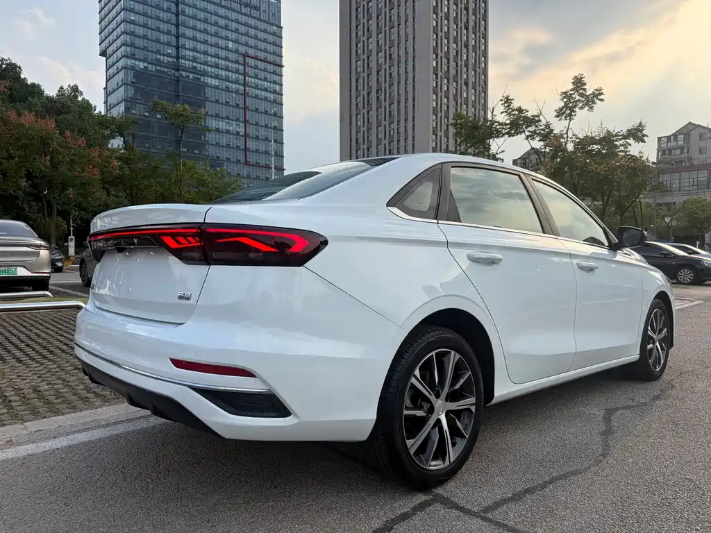 Geely Emgrand — миниатюра 5