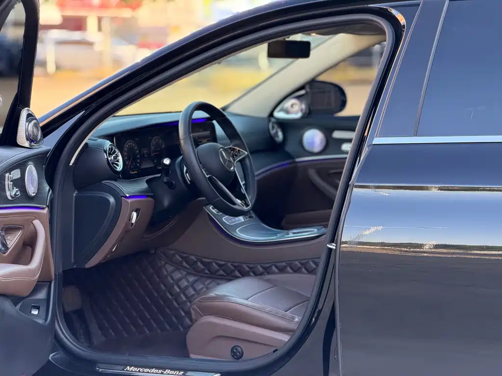 Mercedes-Benz E-Class — миниатюра 4