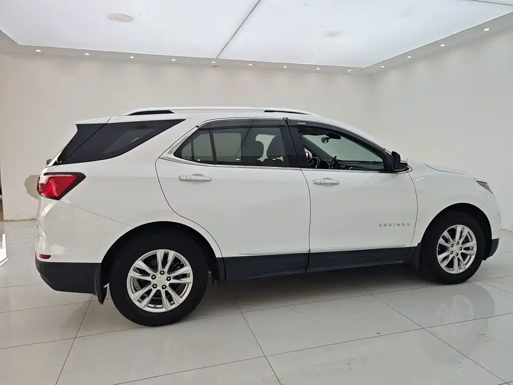 Chevrolet Equinox — миниатюра 15
