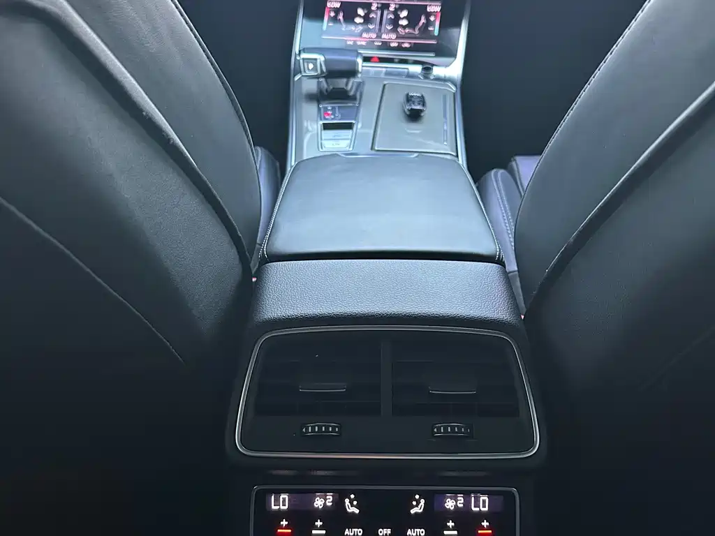 Audi A6L — миниатюра 10