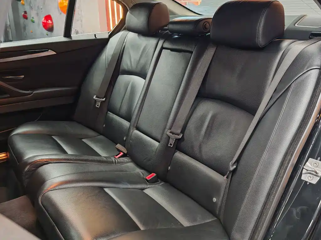 BMW 5 Series — миниатюра 19