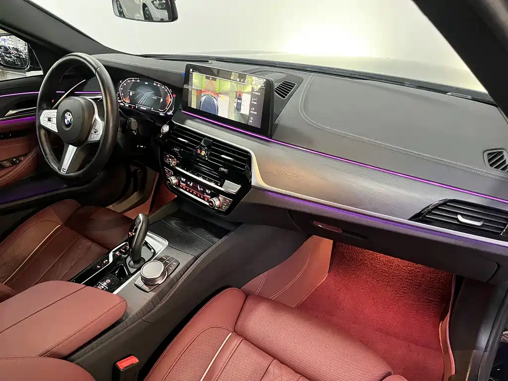 BMW 5 Series — миниатюра 7
