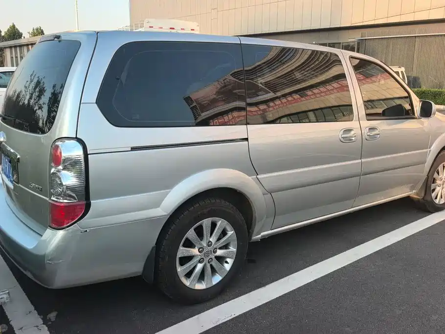 Buick GL8 — миниатюра 3