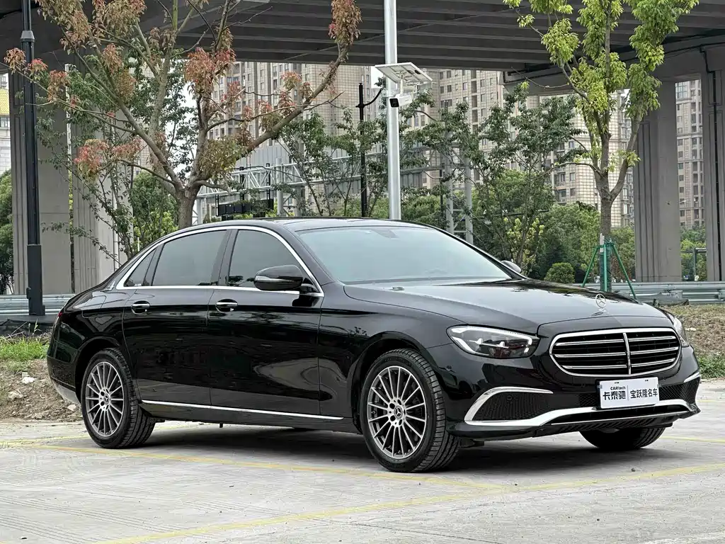 Mercedes-Benz E-Class — миниатюра 3
