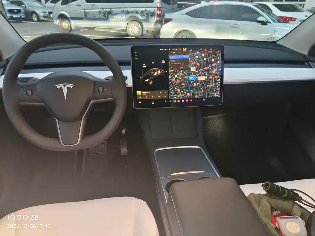 Tesla Model Y — миниатюра 7