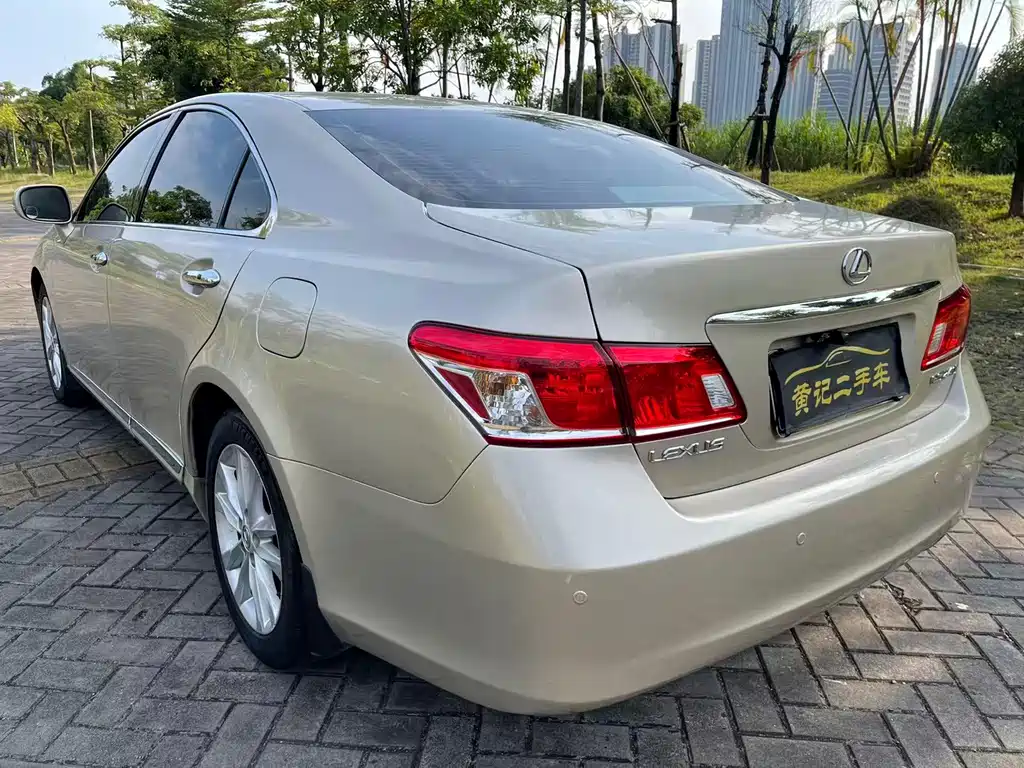 Lexus ES — миниатюра 11