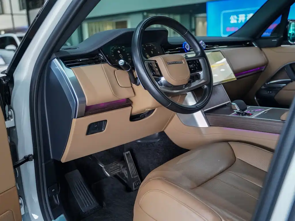 Land Rover Range Rover 2024 3.0 L6 400PS Long Wheelbase мест