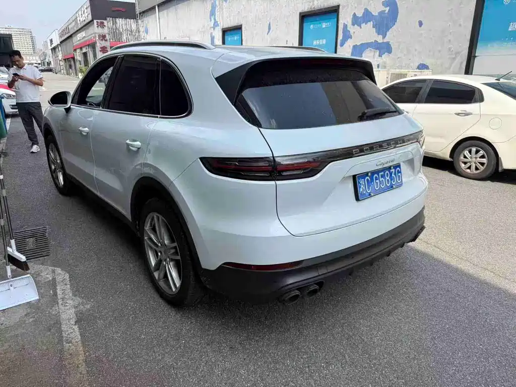 Porsche Cayenne — миниатюра 8