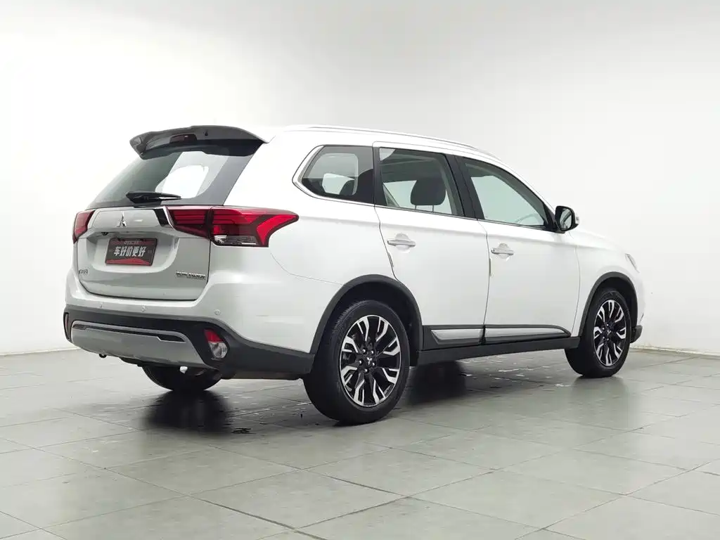 Mitsubishi Outlander — миниатюра 2