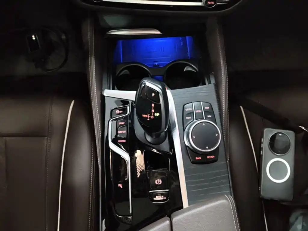 BMW 5 Series — миниатюра 14