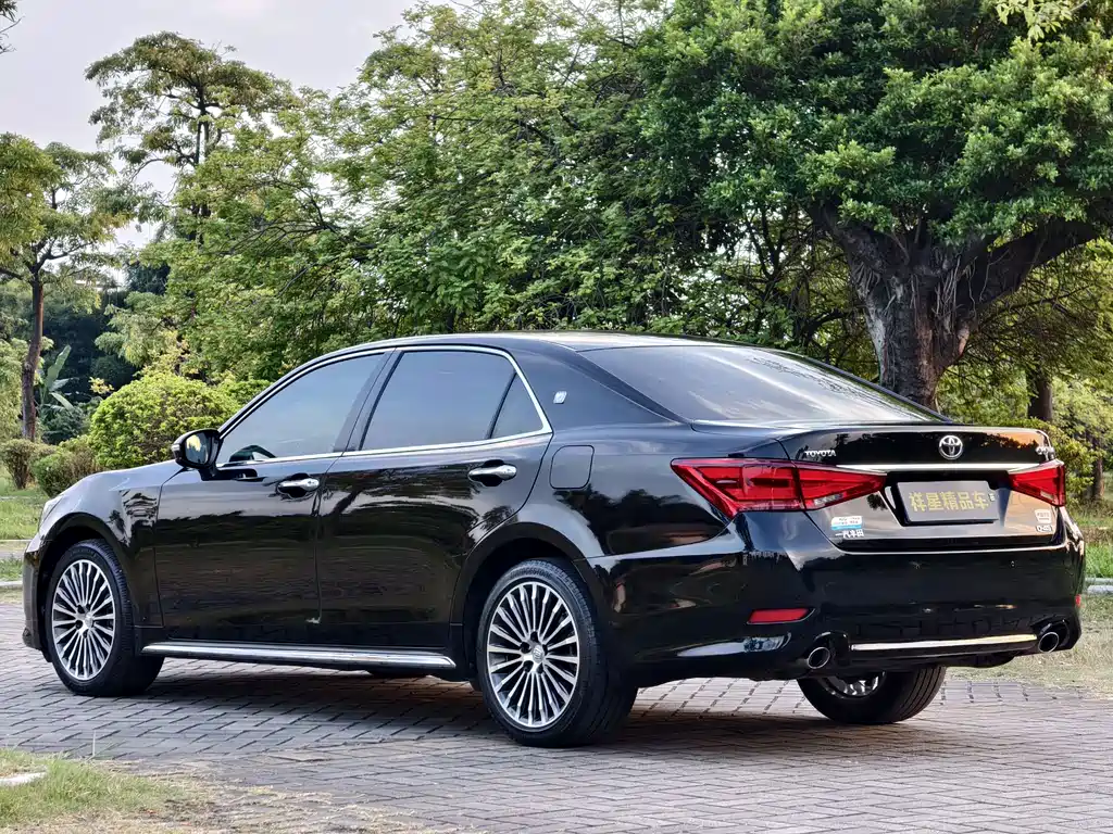 Toyota Crown — миниатюра 12