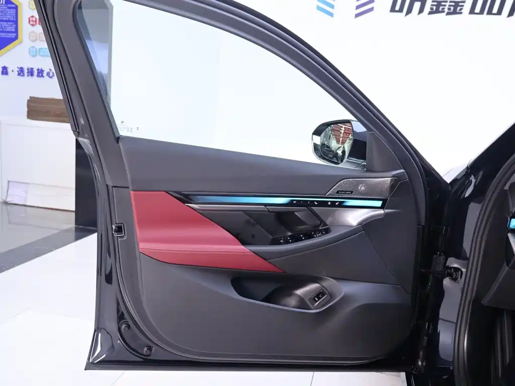 BMW 5 Series — миниатюра 18