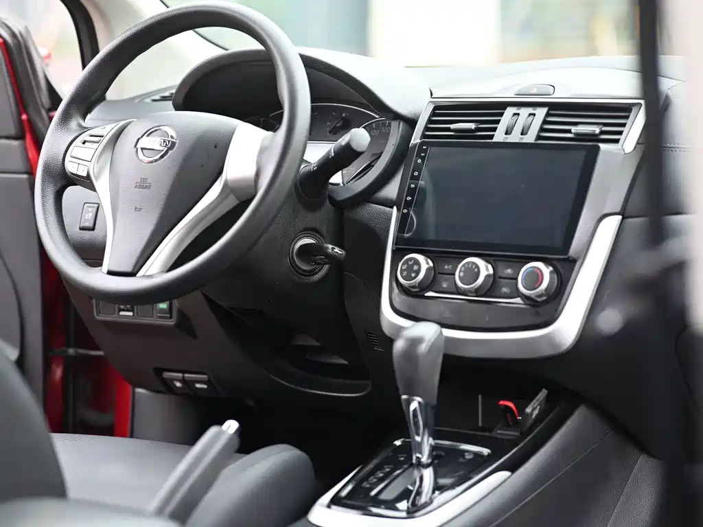 Nissan Tiida — миниатюра 6