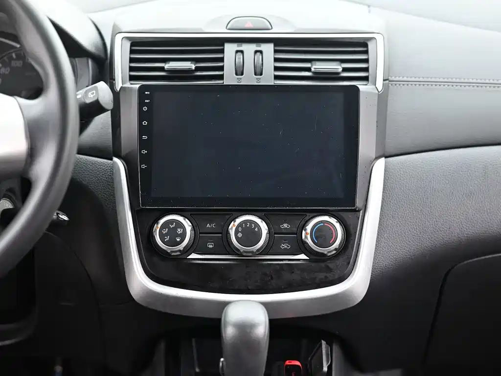 Nissan Tiida — миниатюра 11
