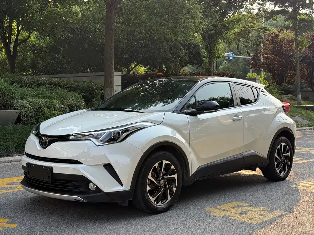 Купить Toyota IZOA