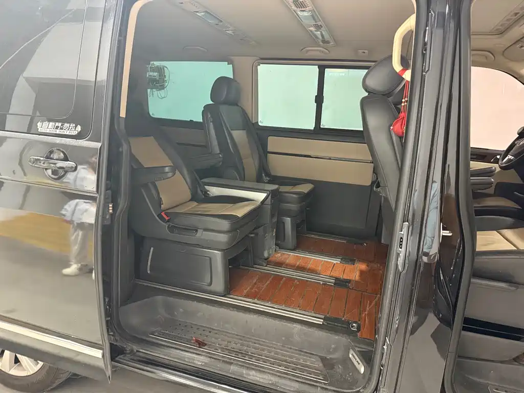 Volkswagen Multivan — миниатюра 7