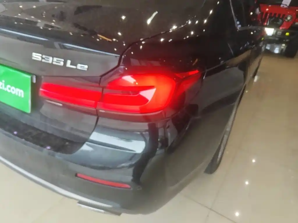 BMW 5 Series New Energy — миниатюра 8