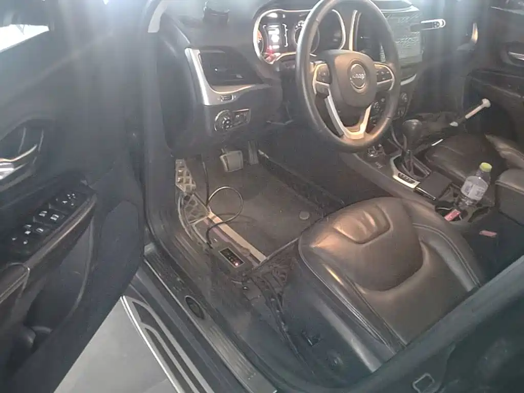 Jeep Cherokee — миниатюра 16