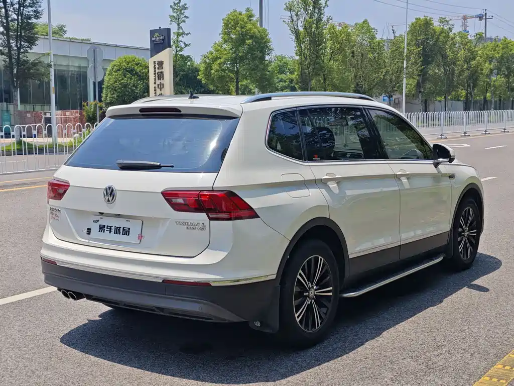 Volkswagen Tiguan L — миниатюра 11