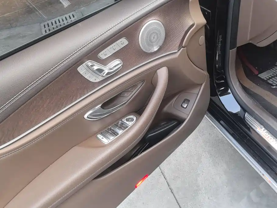 Mercedes-Benz E-Class — миниатюра 7