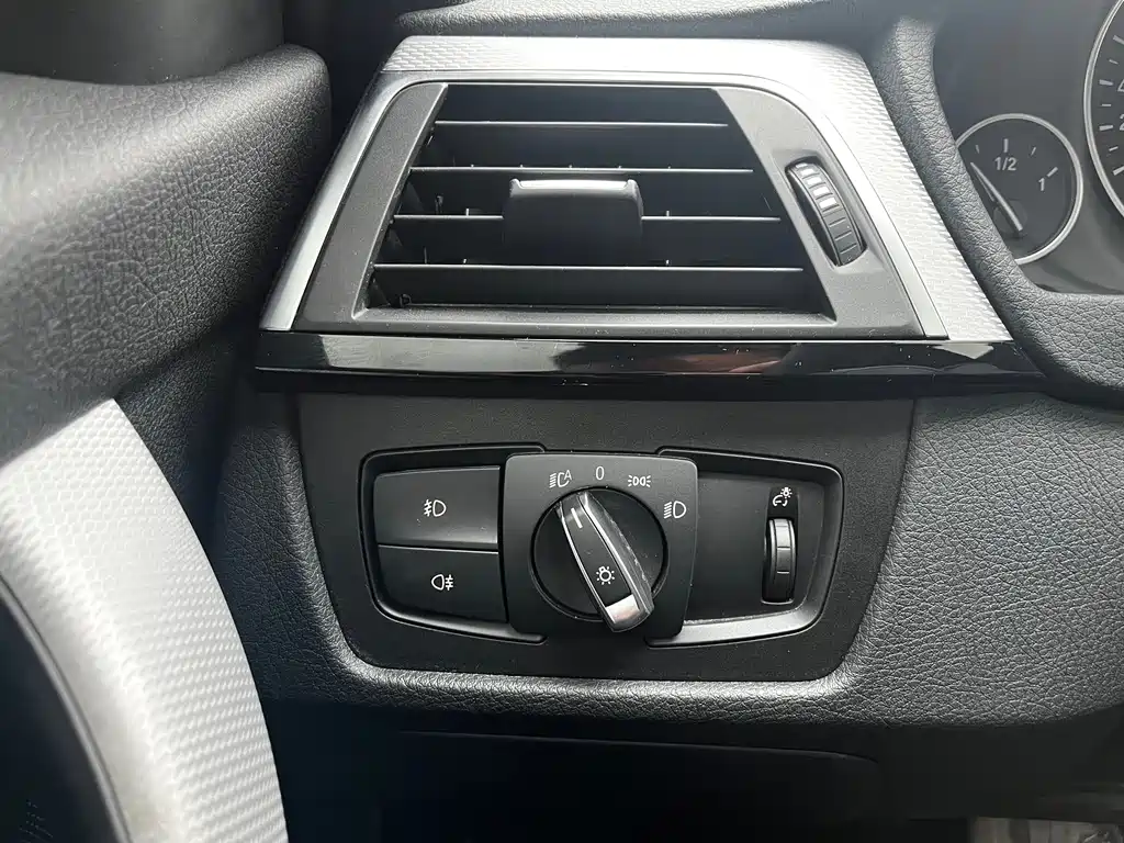 BMW 3 Series — миниатюра 17