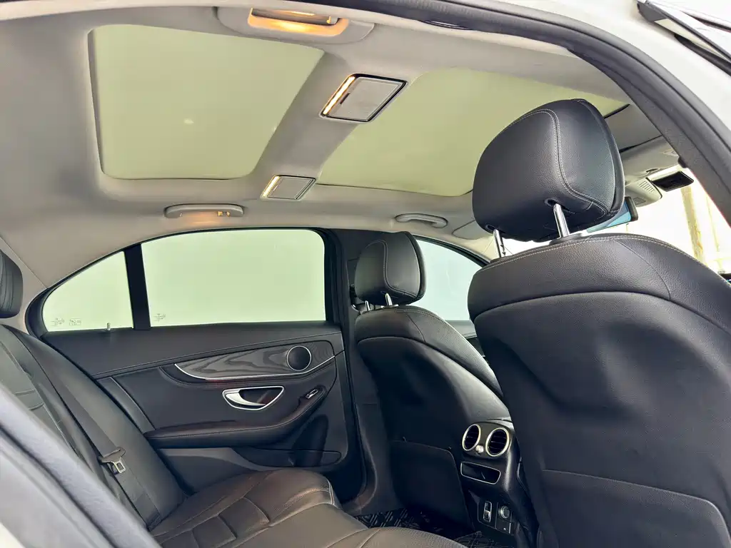 Mercedes-Benz C-Class — миниатюра 11