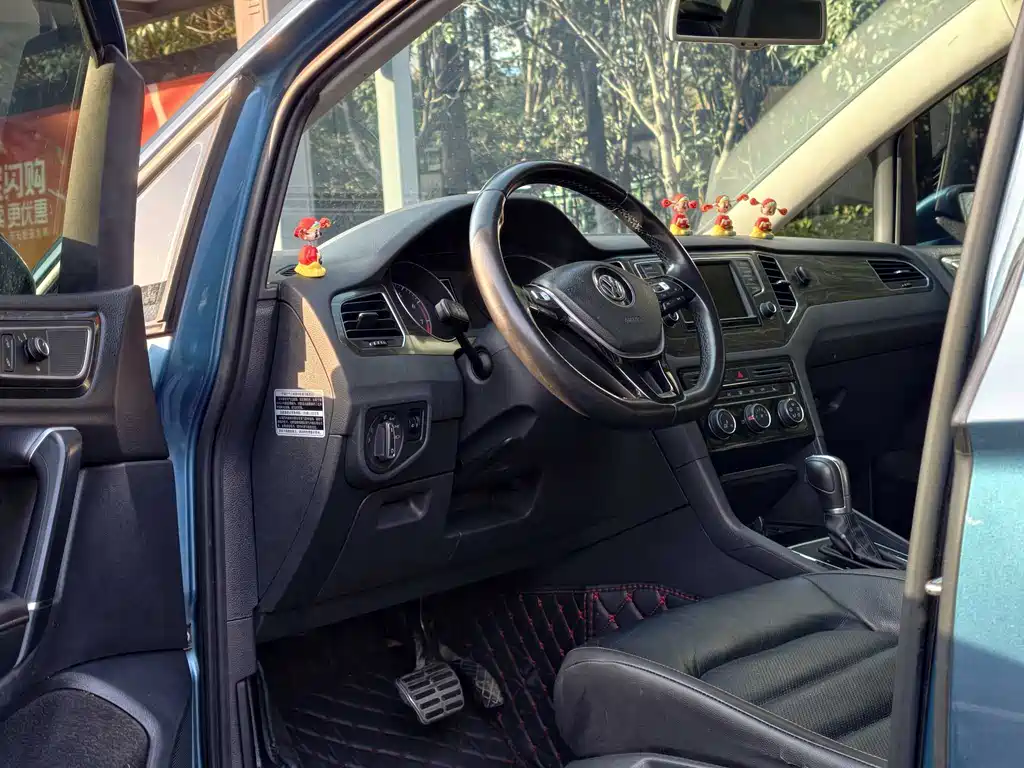 Volkswagen Golf · 2016 230TSI AT Luxury