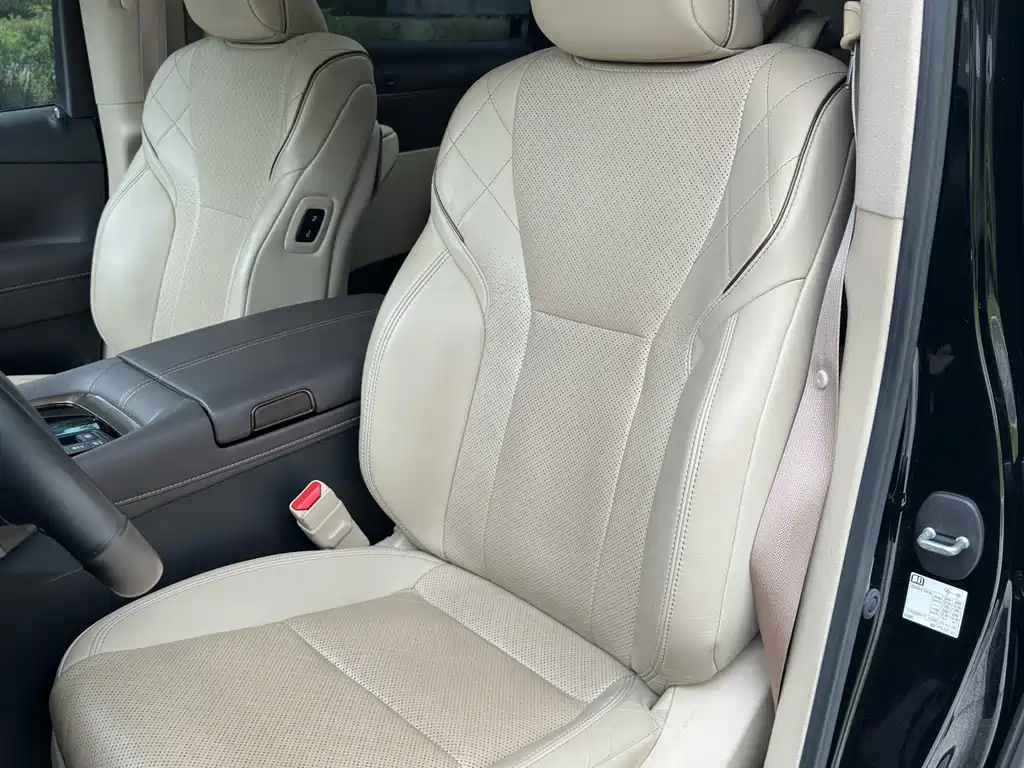 Toyota Alphard — миниатюра 11