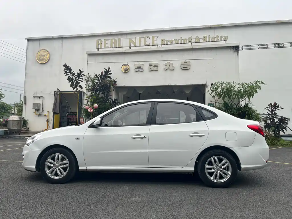 Hyundai Elantra 2011 1.6L AT Comfort