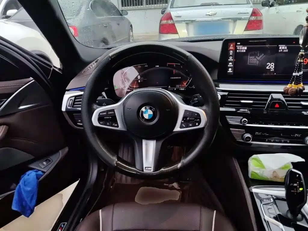 BMW 5 Series — миниатюра 11