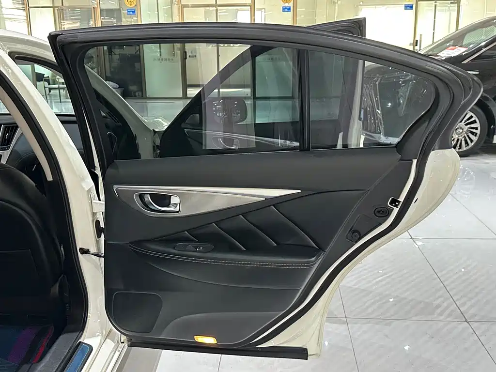 Infiniti Q50L — миниатюра 17