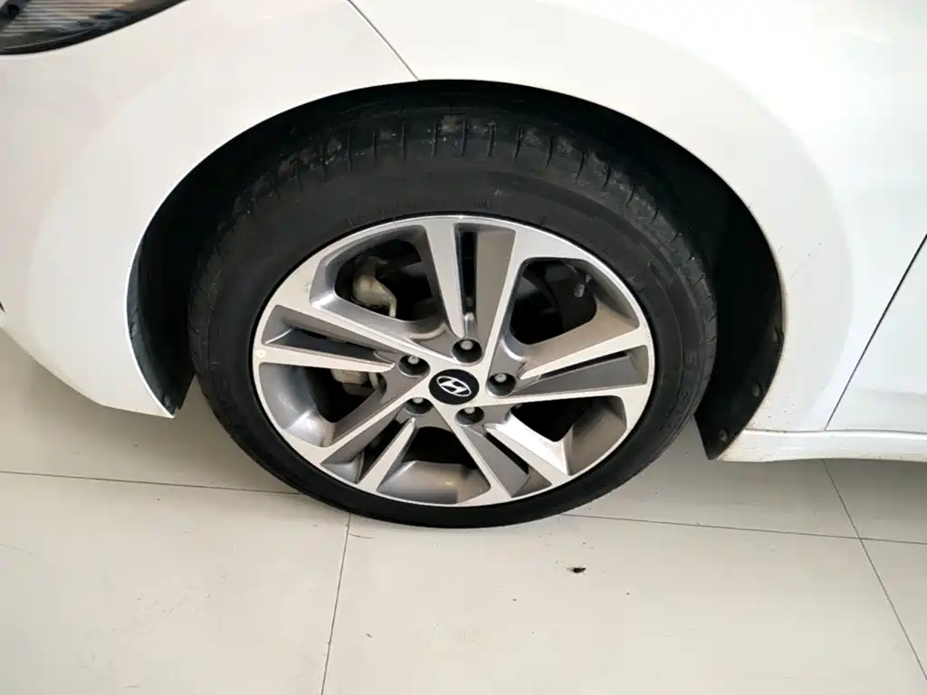 Hyundai Elantra — миниатюра 23